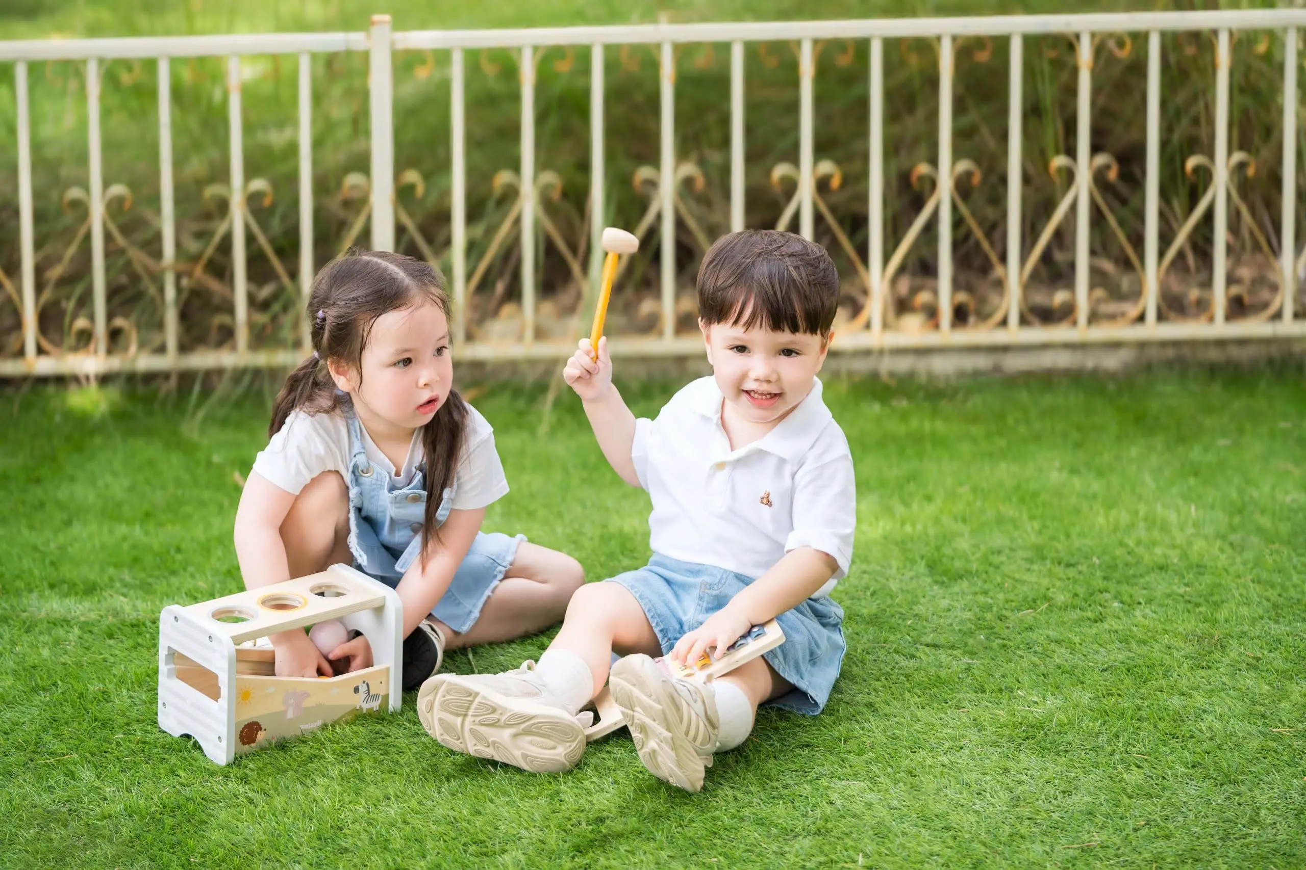 Các bé sinh mổ thiếu tiếp xúc với các vi sinh vật khi đi qua ống sinh của mẹ, vì thế mà việc hình thành đề kháng gặp nhiều trở ngại hơn các bé sinh thường.
