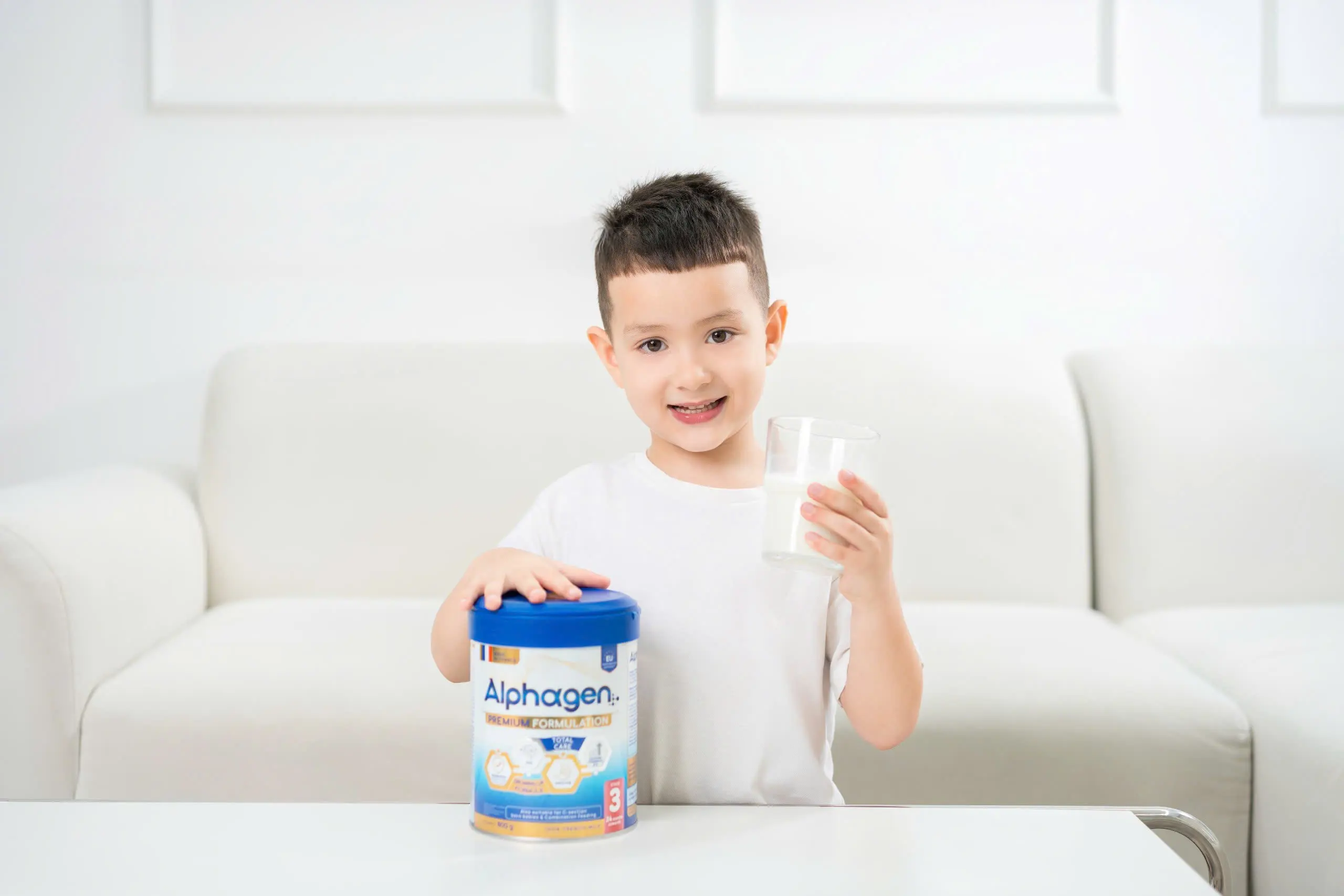 Sữa Alphagen bổ sung lợi khuẩn Bifidobacterium lactis, tăng cường sản xuất kháng thể IgA, hỗ trợ bé sinh mổ hình thành sức đề kháng và tránh bệnh vặt trong giai đoạn 6 - 12 tháng đầu đời.