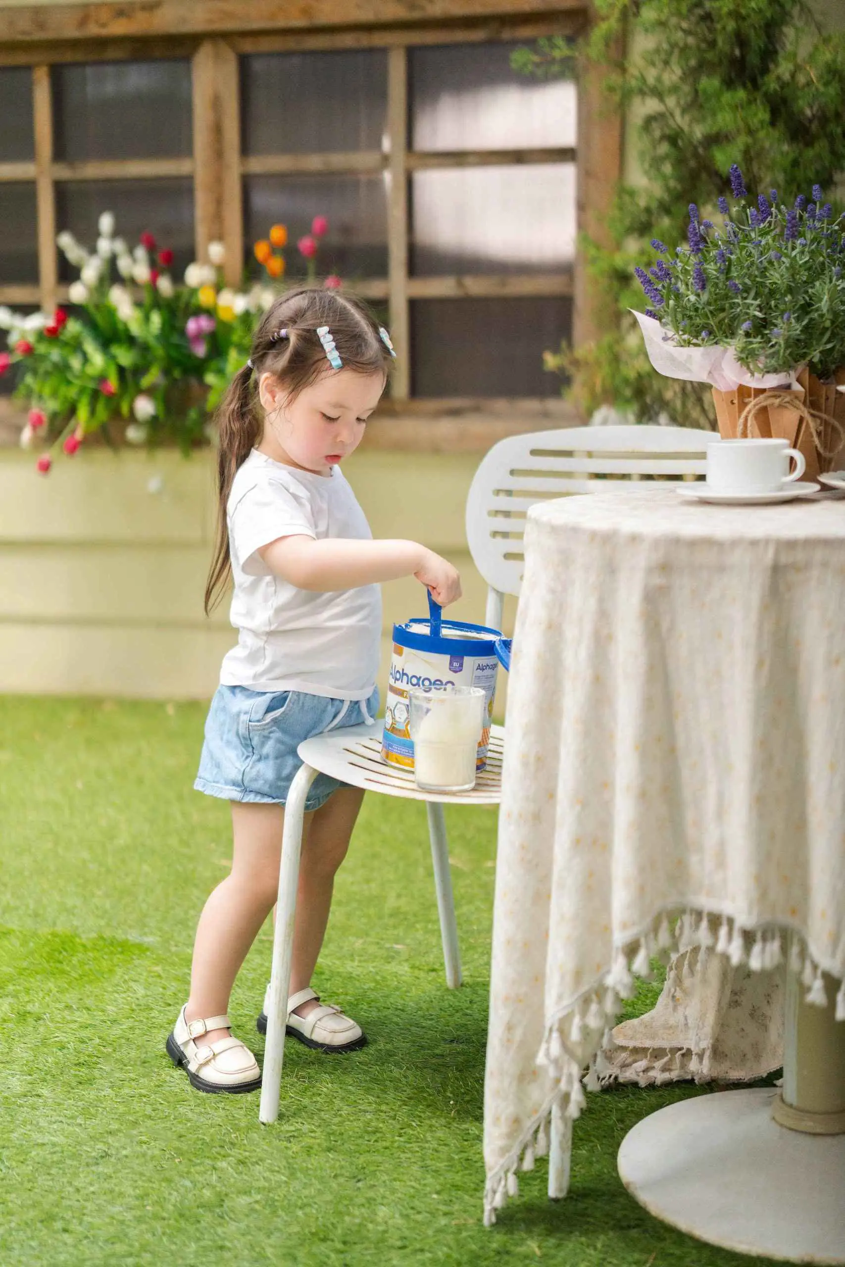Bên cạnh canxi, sữa Alphagen còn bổ sung bộ dinh dưỡng hỗ trợ hệ đường ruột, giúp bé 1 - 3 tuổi hấp thu khỏe, tạo nền tảng tăng chiều cao tối ưu.