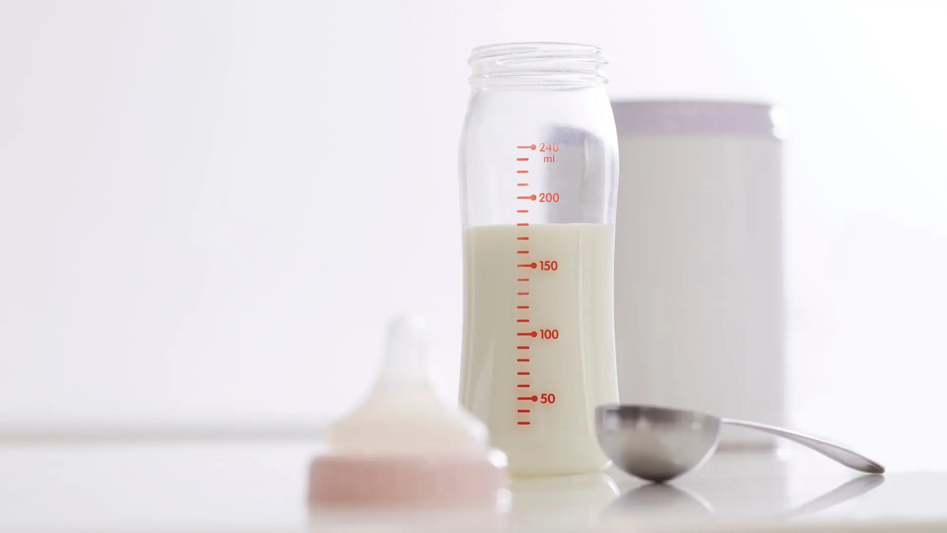 sữa công thức cho trẻ sơ sinh