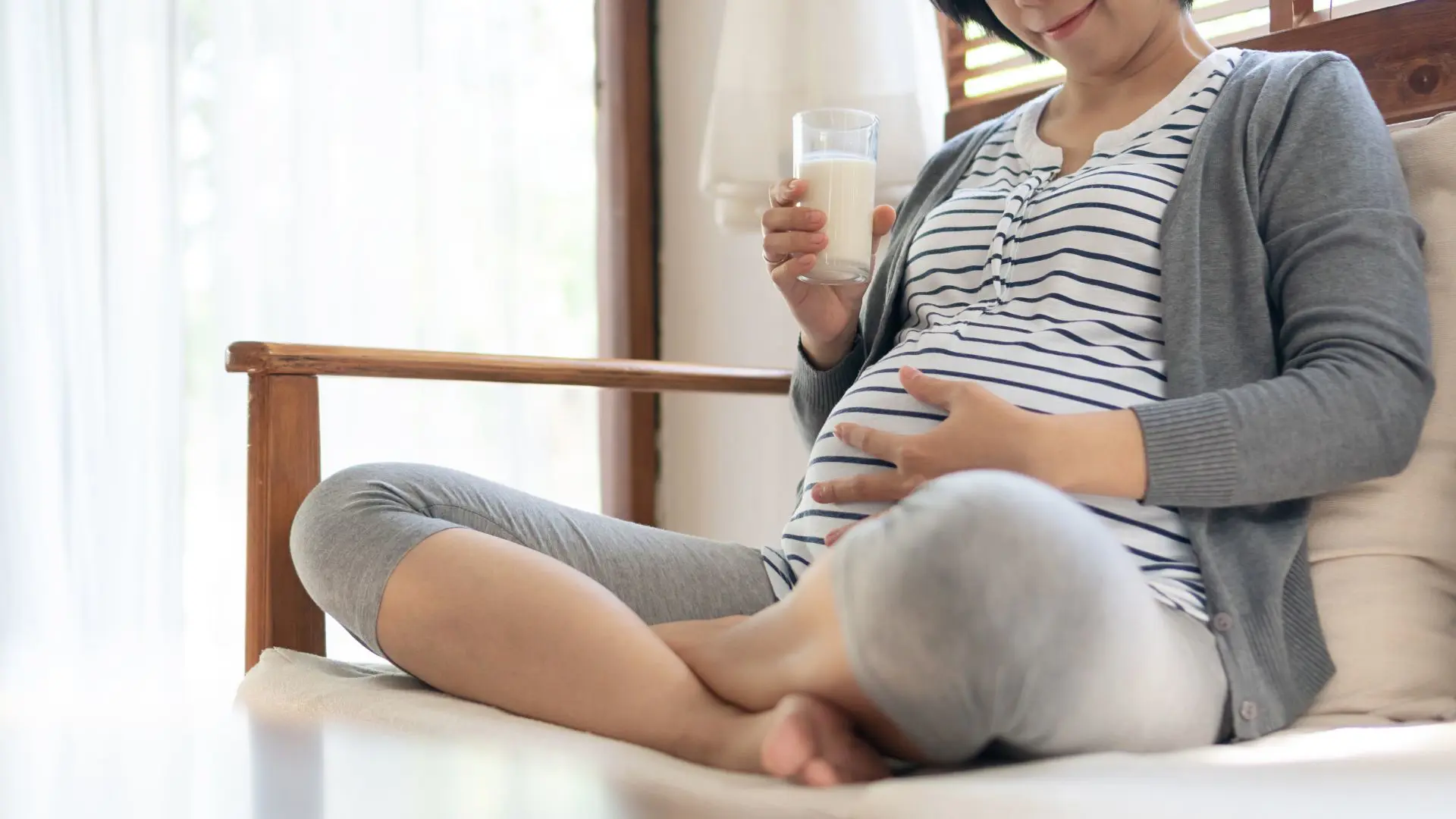 Có nên uống sữa bầu trong 3 tháng đầu và các tiêu chí chọn sữa