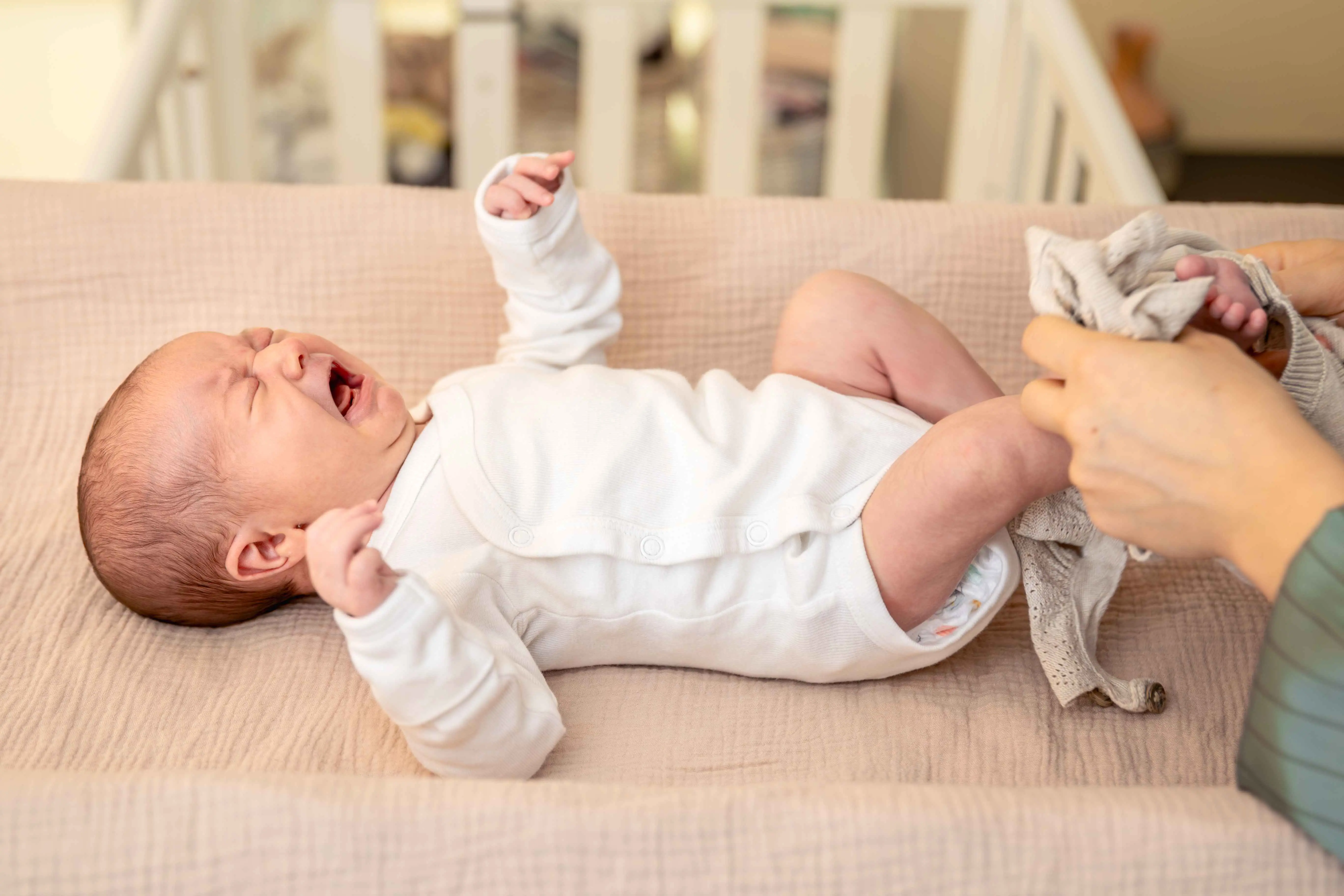 Tại sao bé hay bị táo bón? Cách giúp mẹ chọn sữa cho trẻ sơ sinh không bị táo bón Tại sao bé hay bị táo bón? Cách giúp mẹ chọn sữa cho trẻ sơ sinh không bị táo bón